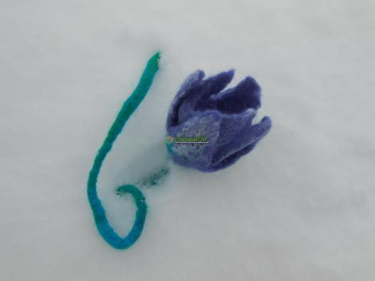 <div style=margin-left:10px><h1>Весенние пролески на женскую сумку или рюкзачок</h1><p><a href="/catalog/valyanie/">Валяння</a> » <a href="/catalog/valyanie/obschee/">Загальне</a></p><i class="fa fa-map-marker"></i> Донецкая область, Славянск<br /><br /><div class="socdata"><script src="//yastatic.net/es5-shims/0.0.2/es5-shims.min.js"></script>
                                            <script src="//yastatic.net/share2/share.js"></script>
                                            <div class="ya-share2" data-services="facebook,gplus,twitter,lj,viber,whatsapp,skype" data-counter=""></div></div>