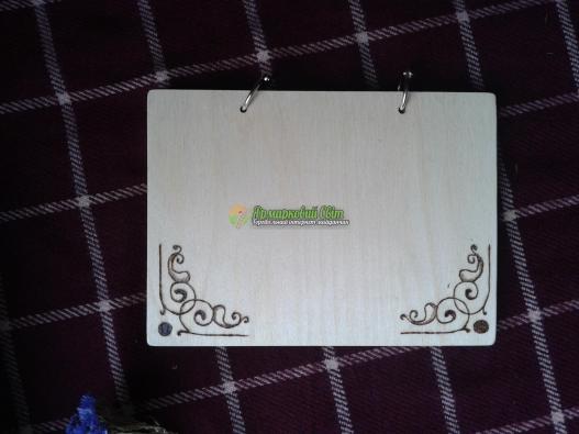 <div style=margin-left:10px><h1>Эко блокнот ручной работы</h1><p><a href="/catalog/kancelyarskie-tovary/">Канцелярські товари</a> » <a href="/catalog/kancelyarskie-tovary/bloknoty/">Блокноти</a></p><i class="fa fa-map-marker"></i> Черниговская область, Чернигов<br /><br /><div class="socdata"><script src="//yastatic.net/es5-shims/0.0.2/es5-shims.min.js"></script>
                                            <script src="//yastatic.net/share2/share.js"></script>
                                            <div class="ya-share2" data-services="facebook,gplus,twitter,lj,viber,whatsapp,skype" data-counter=""></div></div>