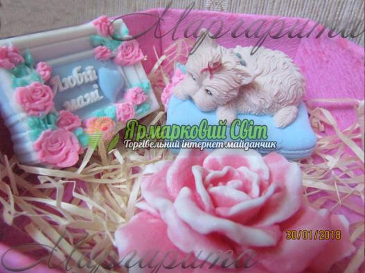 <div style=margin-left:10px><h1>Мило Любій мамі</h1><p><a href="/catalog/podarki--suveniry/">Подарунки, сувеніри</a> » <a href="/catalog/podarki--suveniry/mylo/">Мило</a></p><i class="fa fa-map-marker"></i> Николаевская область, Первомайск<br /><br /><div class="socdata"><script src="//yastatic.net/es5-shims/0.0.2/es5-shims.min.js"></script>
                                            <script src="//yastatic.net/share2/share.js"></script>
                                            <div class="ya-share2" data-services="facebook,gplus,twitter,lj,viber,whatsapp,skype" data-counter=""></div></div>