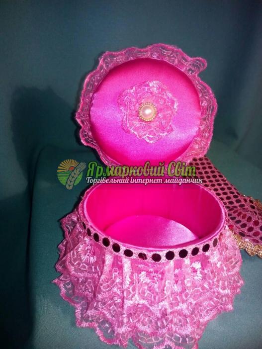 <div style=margin-left:10px><h1>Кукла-шкатулка "Принцесса"</h1><p><a href="/catalog/ukrasheniya/">Прикраси</a> » <a href="/catalog/ukrasheniya/podarki/">Подарунки</a></p><i class="fa fa-map-marker"></i> Харьковская область, Харьков<br /><br /><div class="socdata"><script src="//yastatic.net/es5-shims/0.0.2/es5-shims.min.js"></script>
                                            <script src="//yastatic.net/share2/share.js"></script>
                                            <div class="ya-share2" data-services="facebook,gplus,twitter,lj,viber,whatsapp,skype" data-counter=""></div></div>