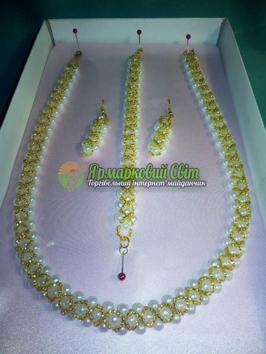 <div style=margin-left:10px><h1>Гарнитур из бисира</h1><p><a href="/catalog/bijuteriya/">Біжутерія</a> » <a href="/catalog/bijuteriya/kole--ojerele/">Кольє, намисто</a></p><i class="fa fa-map-marker"></i> Харьковская область, Харьков<br /><br /><div class="socdata"><script src="//yastatic.net/es5-shims/0.0.2/es5-shims.min.js"></script>
                                            <script src="//yastatic.net/share2/share.js"></script>
                                            <div class="ya-share2" data-services="facebook,gplus,twitter,lj,viber,whatsapp,skype" data-counter=""></div></div>