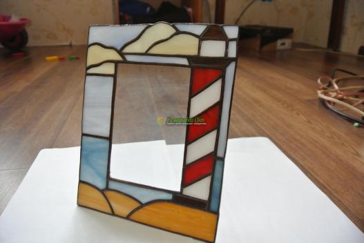 <div style=margin-left:10px><h1>Фоторамка из витражного стекла. Витраж Тиффани.</h1><p><a href="/catalog/dekor/">Декор</a> » <a href="/catalog/dekor/drugoe/">Iнше</a></p><i class="fa fa-map-marker"></i> Закарпатская область, Мукачево<br /><br /><div class="socdata"><script src="//yastatic.net/es5-shims/0.0.2/es5-shims.min.js"></script>
                                            <script src="//yastatic.net/share2/share.js"></script>
                                            <div class="ya-share2" data-services="facebook,gplus,twitter,lj,viber,whatsapp,skype" data-counter=""></div></div>