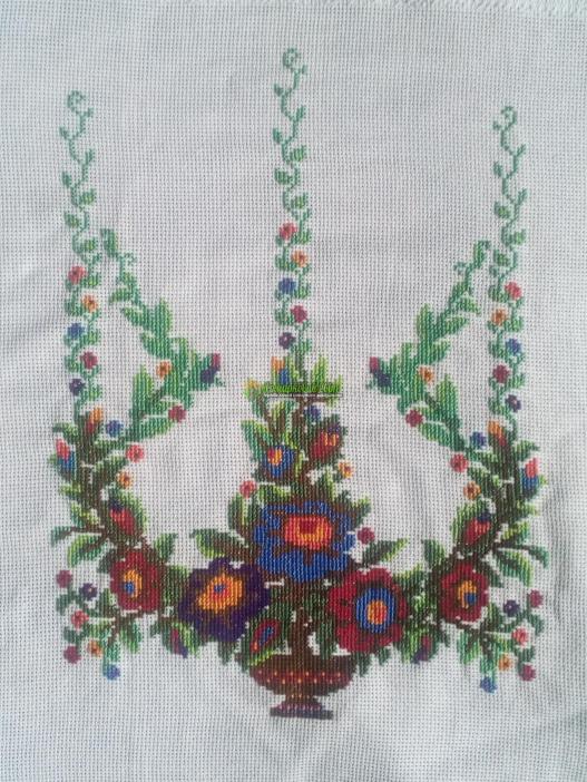 <div style=margin-left:10px><h1>Герб України</h1><p><a href="/catalog/kartiny/">Картини</a> » <a href="/catalog/kartiny/vyshitye/">Вишиті</a></p><i class="fa fa-map-marker"></i> Полтавская область, Песчаное<br /><br /><div class="socdata"><script src="//yastatic.net/es5-shims/0.0.2/es5-shims.min.js"></script>
                                            <script src="//yastatic.net/share2/share.js"></script>
                                            <div class="ya-share2" data-services="facebook,gplus,twitter,lj,viber,whatsapp,skype" data-counter=""></div></div>