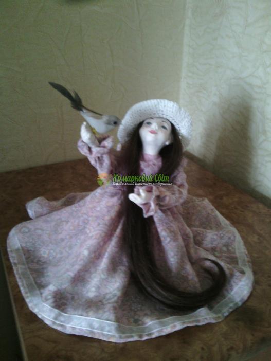 <div style=margin-left:10px><h1>Фарфоровая кукла</h1><p><a href="/catalog/igrushki/">Iграшки</a> » <a href="/catalog/igrushki/kukly/">Кукли</a></p><i class="fa fa-map-marker"></i> Полтавская область, Миргород<br /><br /><div class="socdata"><script src="//yastatic.net/es5-shims/0.0.2/es5-shims.min.js"></script>
                                            <script src="//yastatic.net/share2/share.js"></script>
                                            <div class="ya-share2" data-services="facebook,gplus,twitter,lj,viber,whatsapp,skype" data-counter=""></div></div>