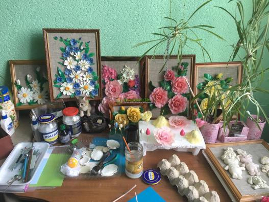 <div style=margin-left:10px><h1>Картина: квіти із холодного фарфора</h1><p><a href="/catalog/ukrasheniya/">Прикраси</a> » <a href="/catalog/ukrasheniya/podarki/">Подарунки</a></p><i class="fa fa-map-marker"></i> Винницкая область, Городковка<br /><br /><div class="socdata"><script src="//yastatic.net/es5-shims/0.0.2/es5-shims.min.js"></script>
                                            <script src="//yastatic.net/share2/share.js"></script>
                                            <div class="ya-share2" data-services="facebook,gplus,twitter,lj,viber,whatsapp,skype" data-counter=""></div></div>