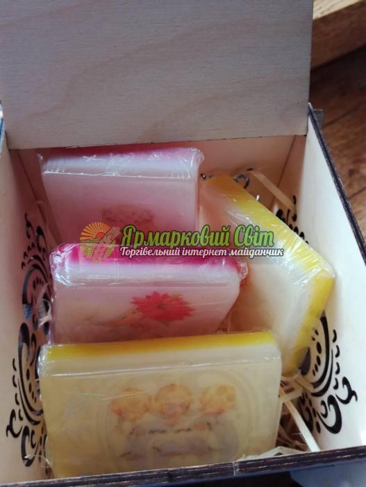 <div style=margin-left:10px><h1>Мыло ручной работы!</h1><p><a href="/catalog/podarki--suveniry/">Подарунки, сувеніри</a> » <a href="/catalog/podarki--suveniry/mylo/">Мило</a></p><i class="fa fa-map-marker"></i> Киевская область, Киев<br /><br /><div class="socdata"><script src="//yastatic.net/es5-shims/0.0.2/es5-shims.min.js"></script>
                                            <script src="//yastatic.net/share2/share.js"></script>
                                            <div class="ya-share2" data-services="facebook,gplus,twitter,lj,viber,whatsapp,skype" data-counter=""></div></div>