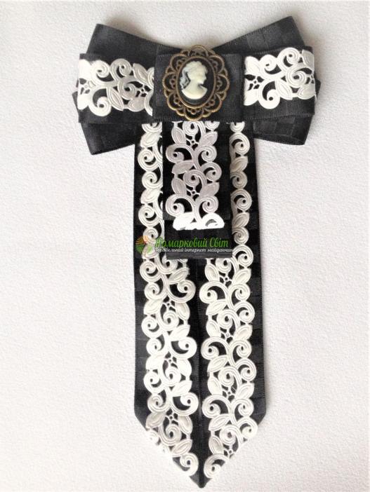 <div style=margin-left:10px><h1>Галстук-брошь - эсклюзивные</h1><p><a href="/catalog/bijuteriya/">Біжутерія</a> » <a href="/catalog/bijuteriya/drugaya-bijuteriya/">Iнша біжутерія</a></p><i class="fa fa-map-marker"></i> Киевская область, Киев<br /><br /><div class="socdata"><script src="//yastatic.net/es5-shims/0.0.2/es5-shims.min.js"></script>
                                            <script src="//yastatic.net/share2/share.js"></script>
                                            <div class="ya-share2" data-services="facebook,gplus,twitter,lj,viber,whatsapp,skype" data-counter=""></div></div>