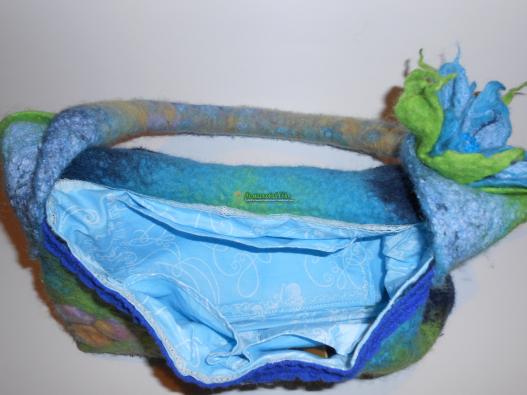 <div style=margin-left:10px><h1>Валяная сумочка- Весенний расцвет</h1><p><a href="/catalog/valyanie/">Валяння</a> » <a href="/catalog/valyanie/obschee/">Загальне</a></p><i class="fa fa-map-marker"></i> Донецкая область, Славянск<br /><br /><div class="socdata"><script src="//yastatic.net/es5-shims/0.0.2/es5-shims.min.js"></script>
                                            <script src="//yastatic.net/share2/share.js"></script>
                                            <div class="ya-share2" data-services="facebook,gplus,twitter,lj,viber,whatsapp,skype" data-counter=""></div></div>