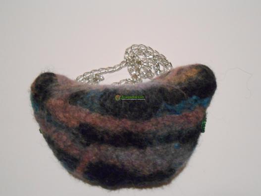 <div style=margin-left:10px><h1>Валяный кошелечек - кошечка для маленькой принцессы</h1><p><a href="/catalog/valyanie/">Валяння</a> » <a href="/catalog/valyanie/obschee/">Загальне</a></p><i class="fa fa-map-marker"></i> Донецкая область, Славянск<br /><br /><div class="socdata"><script src="//yastatic.net/es5-shims/0.0.2/es5-shims.min.js"></script>
                                            <script src="//yastatic.net/share2/share.js"></script>
                                            <div class="ya-share2" data-services="facebook,gplus,twitter,lj,viber,whatsapp,skype" data-counter=""></div></div>