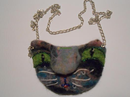 <div style=margin-left:10px><h1>Валяный кошелечек - кошечка для маленькой принцессы</h1><p><a href="/catalog/valyanie/">Валяння</a> » <a href="/catalog/valyanie/obschee/">Загальне</a></p><i class="fa fa-map-marker"></i> Донецкая область, Славянск<br /><br /><div class="socdata"><script src="//yastatic.net/es5-shims/0.0.2/es5-shims.min.js"></script>
                                            <script src="//yastatic.net/share2/share.js"></script>
                                            <div class="ya-share2" data-services="facebook,gplus,twitter,lj,viber,whatsapp,skype" data-counter=""></div></div>