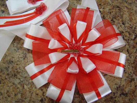 <div style=margin-left:10px><h1>Бант для маленькой леди на выписку из роддома</h1><p><a href="/catalog/ukrasheniya/">Прикраси</a> » <a href="/catalog/ukrasheniya/podarki/">Подарунки</a></p><i class="fa fa-map-marker"></i> Киевская область, Киев<br /><br /><div class="socdata"><script src="//yastatic.net/es5-shims/0.0.2/es5-shims.min.js"></script>
                                            <script src="//yastatic.net/share2/share.js"></script>
                                            <div class="ya-share2" data-services="facebook,gplus,twitter,lj,viber,whatsapp,skype" data-counter=""></div></div>