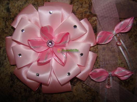 <div style=margin-left:10px><h1>Бант для маленькой леди на выписку из роддома</h1><p><a href="/catalog/ukrasheniya/">Прикраси</a> » <a href="/catalog/ukrasheniya/podarki/">Подарунки</a></p><i class="fa fa-map-marker"></i> Киевская область, Киев<br /><br /><div class="socdata"><script src="//yastatic.net/es5-shims/0.0.2/es5-shims.min.js"></script>
                                            <script src="//yastatic.net/share2/share.js"></script>
                                            <div class="ya-share2" data-services="facebook,gplus,twitter,lj,viber,whatsapp,skype" data-counter=""></div></div>