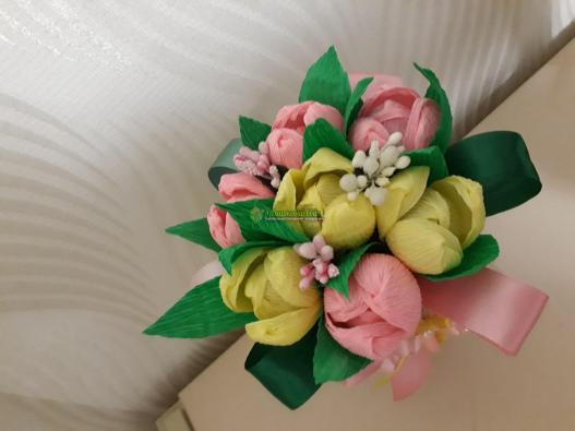 <div style=margin-left:10px><h1>Букет из конфет в чашке</h1><p><a href="/catalog/ukrasheniya/">Прикраси</a> » <a href="/catalog/ukrasheniya/podarki/">Подарунки</a></p><i class="fa fa-map-marker"></i> Киевская область, Киев<br /><br /><div class="socdata"><script src="//yastatic.net/es5-shims/0.0.2/es5-shims.min.js"></script>
                                            <script src="//yastatic.net/share2/share.js"></script>
                                            <div class="ya-share2" data-services="facebook,gplus,twitter,lj,viber,whatsapp,skype" data-counter=""></div></div>