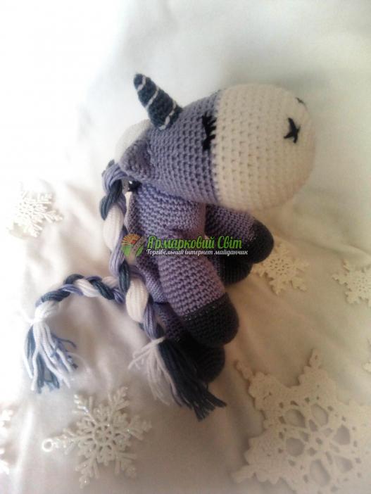 <div style=margin-left:10px><h1>Єдиноріг / единорог /</h1><p><a href="/catalog/ukrasheniya/">Прикраси</a> » <a href="/catalog/ukrasheniya/igrushki/">Iграшки</a></p><i class="fa fa-map-marker"></i> Волынская область, Любомль<br /><br /><div class="socdata"><script src="//yastatic.net/es5-shims/0.0.2/es5-shims.min.js"></script>
                                            <script src="//yastatic.net/share2/share.js"></script>
                                            <div class="ya-share2" data-services="facebook,gplus,twitter,lj,viber,whatsapp,skype" data-counter=""></div></div>