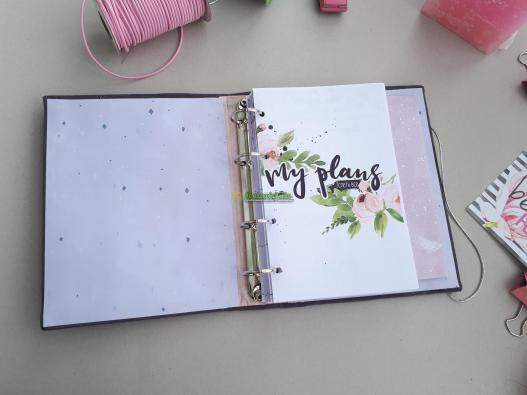 <div style=margin-left:10px><h1>Планер на кольцевом механизме</h1><p><a href="/catalog/kancelyarskie-tovary/">Канцелярські товари</a> » <a href="/catalog/kancelyarskie-tovary/bloknoty/">Блокноти</a></p><i class="fa fa-map-marker"></i> Харьковская область, Харьков<br /><br /><div class="socdata"><script src="//yastatic.net/es5-shims/0.0.2/es5-shims.min.js"></script>
                                            <script src="//yastatic.net/share2/share.js"></script>
                                            <div class="ya-share2" data-services="facebook,gplus,twitter,lj,viber,whatsapp,skype" data-counter=""></div></div>