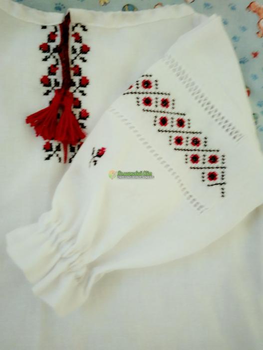 <div style=margin-left:10px><h1>Вишиванка для немовлят </h1><p><a href="/catalog/kartiny/">Картини</a> » <a href="/catalog/kartiny/vyshitye/">Вишиті</a></p><i class="fa fa-map-marker"></i> Киевская область, Киев<br /><br /><div class="socdata"><script src="//yastatic.net/es5-shims/0.0.2/es5-shims.min.js"></script>
                                            <script src="//yastatic.net/share2/share.js"></script>
                                            <div class="ya-share2" data-services="facebook,gplus,twitter,lj,viber,whatsapp,skype" data-counter=""></div></div>