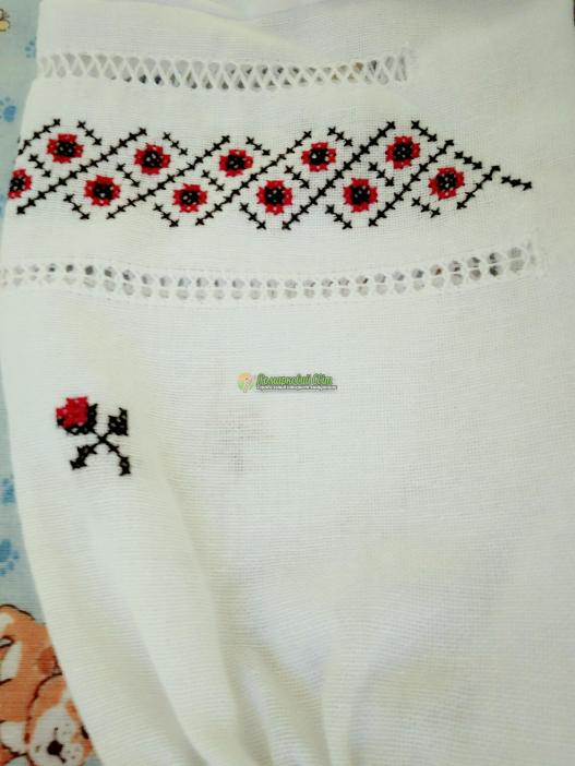 <div style=margin-left:10px><h1>Вишиванка для немовлят </h1><p><a href="/catalog/kartiny/">Картини</a> » <a href="/catalog/kartiny/vyshitye/">Вишиті</a></p><i class="fa fa-map-marker"></i> Киевская область, Киев<br /><br /><div class="socdata"><script src="//yastatic.net/es5-shims/0.0.2/es5-shims.min.js"></script>
                                            <script src="//yastatic.net/share2/share.js"></script>
                                            <div class="ya-share2" data-services="facebook,gplus,twitter,lj,viber,whatsapp,skype" data-counter=""></div></div>