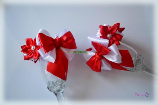 <div style=margin-left:10px><h1>Украшения ручной работы</h1><p><a href="/catalog/ukrasheniya/">Прикраси</a> » <a href="/catalog/ukrasheniya/aksessuary/">Аксесуари</a></p><i class="fa fa-map-marker"></i> Днепропетровская область, Днепропетровск<br /><br /><script src="//yastatic.net/es5-shims/0.0.2/es5-shims.min.js"></script>
                                            <script src="//yastatic.net/share2/share.js"></script>
                                            <div class="ya-share2" data-services="facebook,gplus,twitter,lj,viber,whatsapp,skype" data-counter=""></div><br /><div class="socdata"></div></div>