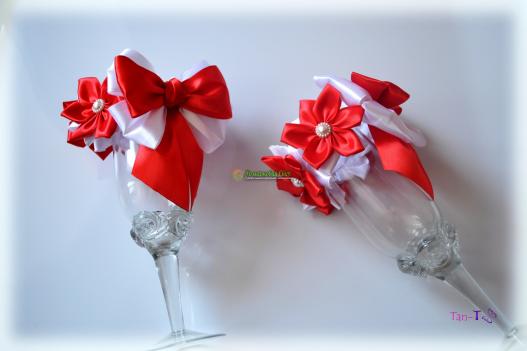 <div style=margin-left:10px><h1>Украшения ручной работы</h1><p><a href="/catalog/ukrasheniya/">Прикраси</a> » <a href="/catalog/ukrasheniya/aksessuary/">Аксесуари</a></p><i class="fa fa-map-marker"></i> Днепропетровская область, Днепропетровск<br /><br /><div class="socdata"><script src="//yastatic.net/es5-shims/0.0.2/es5-shims.min.js"></script>
                                            <script src="//yastatic.net/share2/share.js"></script>
                                            <div class="ya-share2" data-services="facebook,gplus,twitter,lj,viber,whatsapp,skype" data-counter=""></div></div>