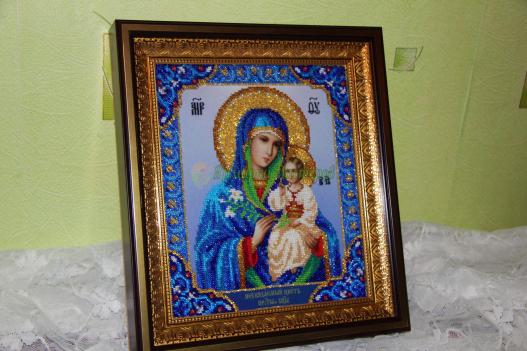 <div style=margin-left:10px><h1>Красивейшая сияющая икона Неувядаемый цвет Божья Матерь инкрустация</h1><p><a href="/catalog/kartiny/">Картини</a> » <a href="/catalog/kartiny/vyshitye/">Вишиті</a></p><i class="fa fa-map-marker"></i> Киевская область, Киев<br /><br /><div class="socdata"><script src="//yastatic.net/es5-shims/0.0.2/es5-shims.min.js"></script>
                                            <script src="//yastatic.net/share2/share.js"></script>
                                            <div class="ya-share2" data-services="facebook,gplus,twitter,lj,viber,whatsapp,skype" data-counter=""></div></div>