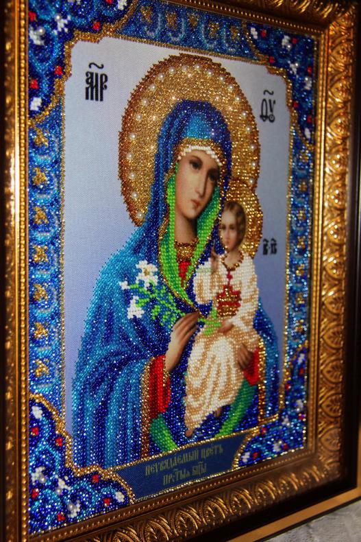 <div style=margin-left:10px><h1>Красивейшая сияющая икона Неувядаемый цвет Божья Матерь инкрустация</h1><p><a href="/catalog/kartiny/">Картини</a> » <a href="/catalog/kartiny/vyshitye/">Вишиті</a></p><i class="fa fa-map-marker"></i> Киевская область, Киев<br /><br /><div class="socdata"><script src="//yastatic.net/es5-shims/0.0.2/es5-shims.min.js"></script>
                                            <script src="//yastatic.net/share2/share.js"></script>
                                            <div class="ya-share2" data-services="facebook,gplus,twitter,lj,viber,whatsapp,skype" data-counter=""></div></div>