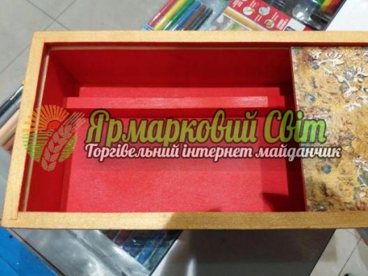 <div style=margin-left:10px><h1>Шкатулка винтажная </h1><p><a href="/catalog/podarki--suveniry/">Подарунки, сувеніри</a> » <a href="/catalog/podarki--suveniry/podarki/">Подарунки</a></p><i class="fa fa-map-marker"></i> Одесская область, Одесса<br /><br /><div class="socdata"><script src="//yastatic.net/es5-shims/0.0.2/es5-shims.min.js"></script>
                                            <script src="//yastatic.net/share2/share.js"></script>
                                            <div class="ya-share2" data-services="facebook,gplus,twitter,lj,viber,whatsapp,skype" data-counter=""></div></div>