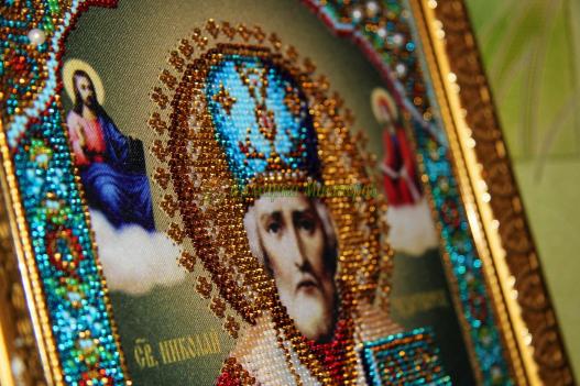 <div style=margin-left:10px><h1>Сияющая икона Богородица, Исус Христос, Николай Угодник триптих</h1><p><a href="/catalog/podarki--suveniry/">Подарунки, сувеніри</a> » <a href="/catalog/podarki--suveniry/podarki/">Подарунки</a></p><i class="fa fa-map-marker"></i> Киевская область, Киев<br /><br /><div class="socdata"><script src="//yastatic.net/es5-shims/0.0.2/es5-shims.min.js"></script>
                                            <script src="//yastatic.net/share2/share.js"></script>
                                            <div class="ya-share2" data-services="facebook,gplus,twitter,lj,viber,whatsapp,skype" data-counter=""></div></div>