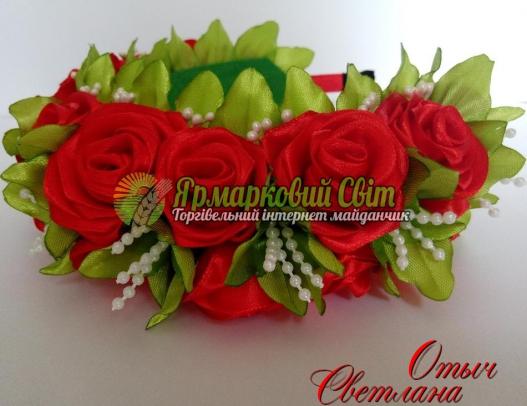 <div style=margin-left:10px><h1>Обруч с красными розами</h1><p><a href="/catalog/aksessuary/">Аксесуари</a> » <a href="/catalog/aksessuary/obruchi/">Обручі</a></p><i class="fa fa-map-marker"></i> Сумская область, Конотоп<br /><br /><div class="socdata"><script src="//yastatic.net/es5-shims/0.0.2/es5-shims.min.js"></script>
                                            <script src="//yastatic.net/share2/share.js"></script>
                                            <div class="ya-share2" data-services="facebook,gplus,twitter,lj,viber,whatsapp,skype" data-counter=""></div></div>