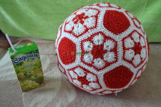 <div style=margin-left:10px><h1>Вязаный мяч</h1><p><a href="/catalog/rukodelie/">Рукоділля</a> » <a href="/catalog/rukodelie/rukodelie--obschee/">Рукоділля, загальне</a></p><i class="fa fa-map-marker"></i> Запорожская область, Пологи<br /><br /><div class="socdata"><script src="//yastatic.net/es5-shims/0.0.2/es5-shims.min.js"></script>
                                            <script src="//yastatic.net/share2/share.js"></script>
                                            <div class="ya-share2" data-services="facebook,gplus,twitter,lj,viber,whatsapp,skype" data-counter=""></div></div>