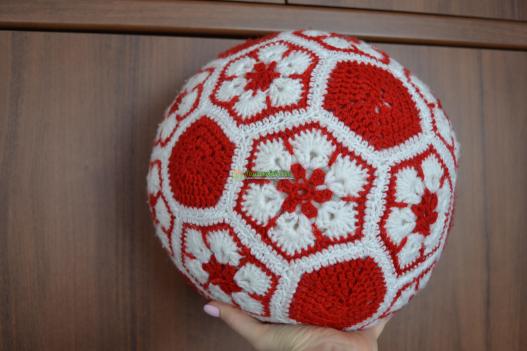 <div style=margin-left:10px><h1>Вязаный мяч</h1><p><a href="/catalog/rukodelie/">Рукоділля</a> » <a href="/catalog/rukodelie/rukodelie--obschee/">Рукоділля, загальне</a></p><i class="fa fa-map-marker"></i> Запорожская область, Пологи<br /><br /><div class="socdata"><script src="//yastatic.net/es5-shims/0.0.2/es5-shims.min.js"></script>
                                            <script src="//yastatic.net/share2/share.js"></script>
                                            <div class="ya-share2" data-services="facebook,gplus,twitter,lj,viber,whatsapp,skype" data-counter=""></div></div>