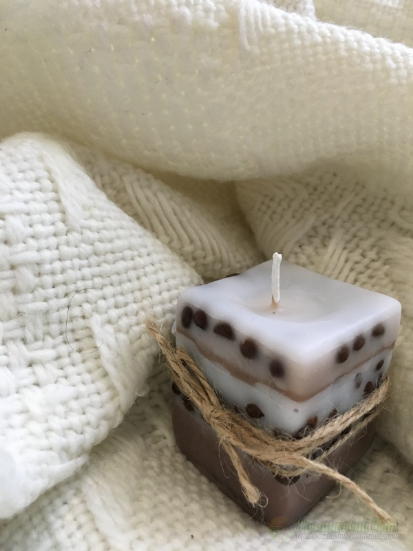 <div style=margin-left:10px><h1>Свеча ароматическая кофейная</h1><p><a href="/catalog/dekor/">Декор</a> » <a href="/catalog/dekor/svechi/">Свічки</a></p><i class="fa fa-map-marker"></i> Львовская область, Новый Роздол<br /><br /><div class="socdata"><script src="//yastatic.net/es5-shims/0.0.2/es5-shims.min.js"></script>
                                            <script src="//yastatic.net/share2/share.js"></script>
                                            <div class="ya-share2" data-services="facebook,gplus,twitter,lj,viber,whatsapp,skype" data-counter=""></div></div>