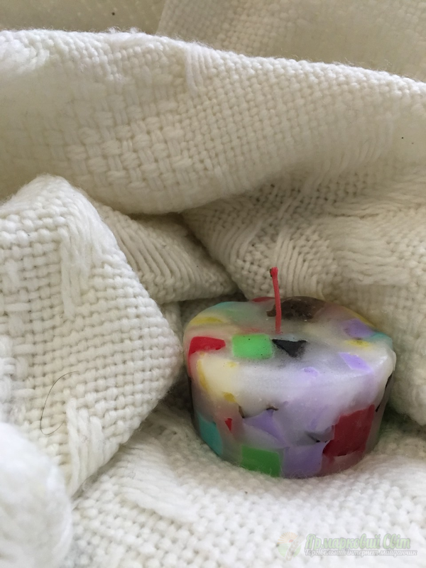 <div style=margin-left:10px><h1>Свеча ароматическая Мраморная</h1><p><a href="/catalog/dekor/">Декор</a> » <a href="/catalog/dekor/svechi/">Свічки</a></p><i class="fa fa-map-marker"></i> Львовская область, Новый Роздол<br /><br /><div class="socdata"><script src="//yastatic.net/es5-shims/0.0.2/es5-shims.min.js"></script>
                                            <script src="//yastatic.net/share2/share.js"></script>
                                            <div class="ya-share2" data-services="facebook,gplus,twitter,lj,viber,whatsapp,skype" data-counter=""></div></div>