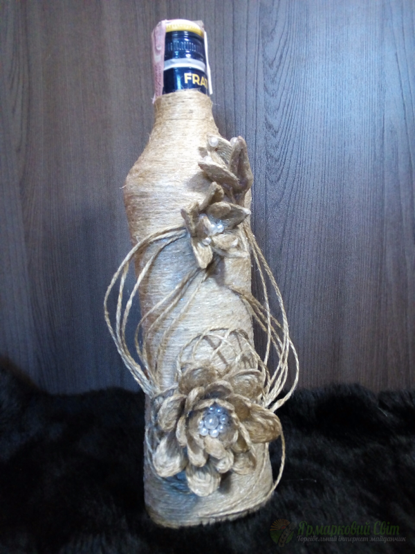 <div style=margin-left:10px><h1>Бутылка вина </h1><p><a href="/catalog/ukrasheniya/">Прикраси</a> » <a href="/catalog/ukrasheniya/podarki/">Подарунки</a></p><i class="fa fa-map-marker"></i> Хмельницкая область, Изяслав<br /><br /><div class="socdata"><script src="//yastatic.net/es5-shims/0.0.2/es5-shims.min.js"></script>
                                            <script src="//yastatic.net/share2/share.js"></script>
                                            <div class="ya-share2" data-services="facebook,gplus,twitter,lj,viber,whatsapp,skype" data-counter=""></div></div>