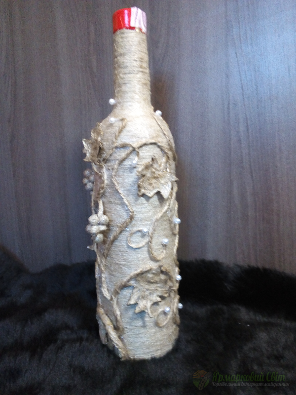 <div style=margin-left:10px><h1>Бутылка вина "Старый виноградник" </h1><p><a href="/catalog/ukrasheniya/">Прикраси</a> » <a href="/catalog/ukrasheniya/podarki/">Подарунки</a></p><i class="fa fa-map-marker"></i> Хмельницкая область, Изяслав<br /><br /><div class="socdata"><script src="//yastatic.net/es5-shims/0.0.2/es5-shims.min.js"></script>
                                            <script src="//yastatic.net/share2/share.js"></script>
                                            <div class="ya-share2" data-services="facebook,gplus,twitter,lj,viber,whatsapp,skype" data-counter=""></div></div>