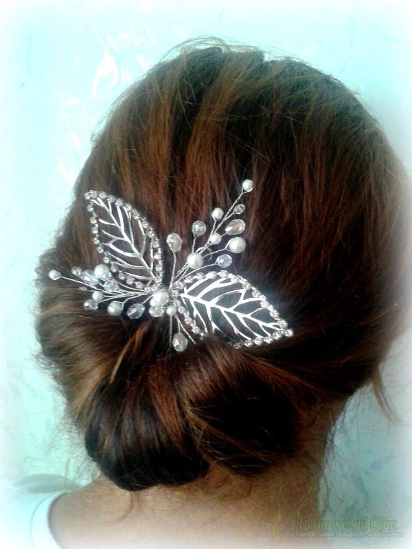 <div style=margin-left:10px><h1>Шпилька "Листики"</h1><p><a href="/catalog/ukrasheniya/">Прикраси</a> » <a href="/catalog/ukrasheniya/aksessuary/">Аксесуари</a></p><i class="fa fa-map-marker"></i> Днепропетровская область, Желтые Воды<br /><br /><div class="socdata"><script src="//yastatic.net/es5-shims/0.0.2/es5-shims.min.js"></script>
                                            <script src="//yastatic.net/share2/share.js"></script>
                                            <div class="ya-share2" data-services="facebook,gplus,twitter,lj,viber,whatsapp,skype" data-counter=""></div></div>