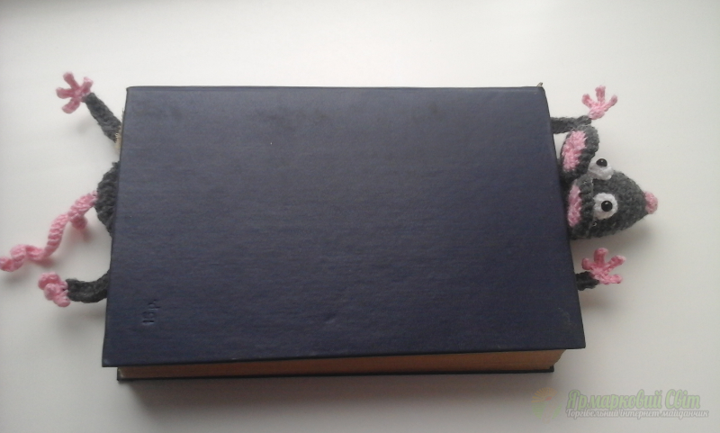 <div style=margin-left:10px><h1>Необычные закладки для книг</h1><p><a href="/catalog/valyanie/">Валяння</a> » <a href="/catalog/valyanie/obschee/">Загальне</a></p><i class="fa fa-map-marker"></i> Днепропетровская область, Никополь<br /><br /><div class="socdata"><script src="//yastatic.net/es5-shims/0.0.2/es5-shims.min.js"></script>
                                            <script src="//yastatic.net/share2/share.js"></script>
                                            <div class="ya-share2" data-services="facebook,gplus,twitter,lj,viber,whatsapp,skype" data-counter=""></div></div>