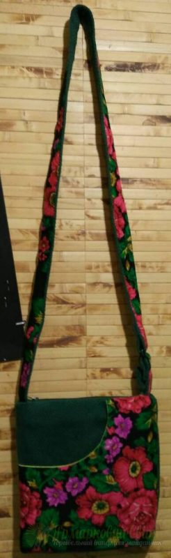 <div style=margin-left:10px><h1>Сумка  с украинским орнаментом, длинной ручкой</h1><p><a href="/catalog/shite/">Шиття</a> » <a href="/catalog/shite/tekstilnye-aksessuary/">Текстильні аксесуари</a></p><i class="fa fa-map-marker"></i> Киевская область, Киев<br /><br /><div class="socdata"><script src="//yastatic.net/es5-shims/0.0.2/es5-shims.min.js"></script>
                                            <script src="//yastatic.net/share2/share.js"></script>
                                            <div class="ya-share2" data-services="facebook,gplus,twitter,lj,viber,whatsapp,skype" data-counter=""></div></div>