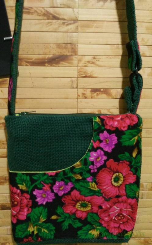 <div style=margin-left:10px><h1>Сумка  с украинским орнаментом, длинной ручкой</h1><p><a href="/catalog/shite/">Шиття</a> » <a href="/catalog/shite/tekstilnye-aksessuary/">Текстильні аксесуари</a></p><i class="fa fa-map-marker"></i> Киевская область, Киев<br /><br /><div class="socdata"><script src="//yastatic.net/es5-shims/0.0.2/es5-shims.min.js"></script>
                                            <script src="//yastatic.net/share2/share.js"></script>
                                            <div class="ya-share2" data-services="facebook,gplus,twitter,lj,viber,whatsapp,skype" data-counter=""></div></div>