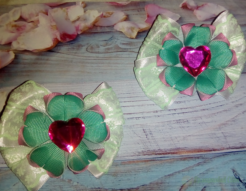 <div style=margin-left:10px><h1>Банты в сад или школу! </h1><p><a href="/catalog/aksessuary/">Аксесуари</a> » <a href="/catalog/aksessuary/banty/">Банти</a></p><i class="fa fa-map-marker"></i> Киевская область, Киев<br /><br /><div class="socdata"><script src="//yastatic.net/es5-shims/0.0.2/es5-shims.min.js"></script>
                                            <script src="//yastatic.net/share2/share.js"></script>
                                            <div class="ya-share2" data-services="facebook,gplus,twitter,lj,viber,whatsapp,skype" data-counter=""></div></div>