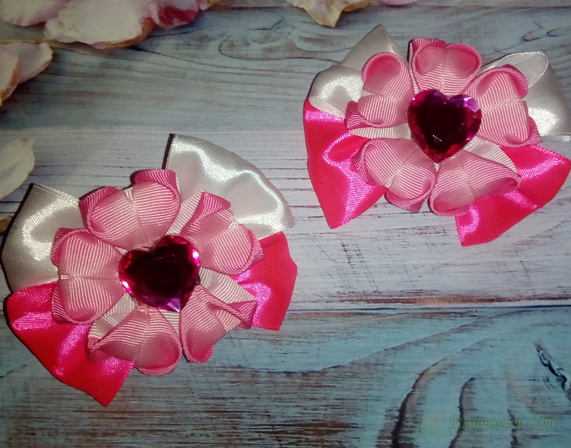 <div style=margin-left:10px><h1>Банты в сад или школу! </h1><p><a href="/catalog/aksessuary/">Аксесуари</a> » <a href="/catalog/aksessuary/banty/">Банти</a></p><i class="fa fa-map-marker"></i> Киевская область, Киев<br /><br /><div class="socdata"><script src="//yastatic.net/es5-shims/0.0.2/es5-shims.min.js"></script>
                                            <script src="//yastatic.net/share2/share.js"></script>
                                            <div class="ya-share2" data-services="facebook,gplus,twitter,lj,viber,whatsapp,skype" data-counter=""></div></div>