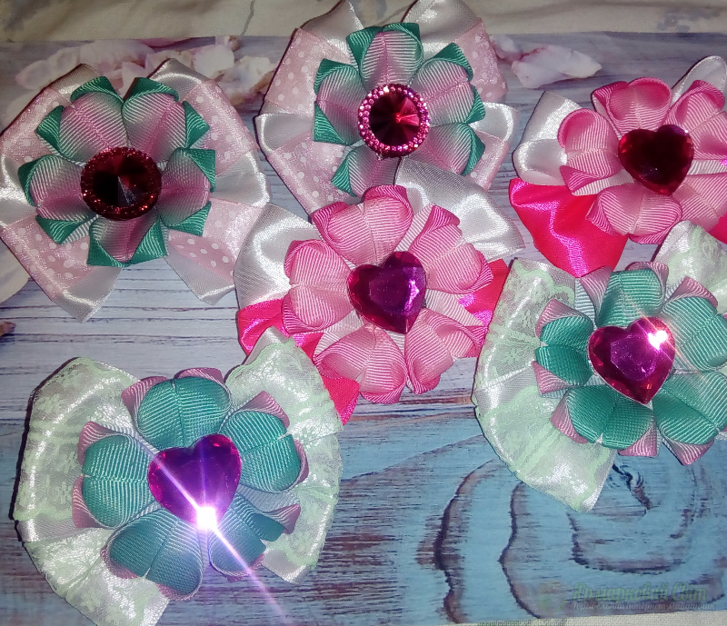 <div style=margin-left:10px><h1>Банты в сад или школу! </h1><p><a href="/catalog/aksessuary/">Аксесуари</a> » <a href="/catalog/aksessuary/banty/">Банти</a></p><i class="fa fa-map-marker"></i> Киевская область, Киев<br /><br /><div class="socdata"><script src="//yastatic.net/es5-shims/0.0.2/es5-shims.min.js"></script>
                                            <script src="//yastatic.net/share2/share.js"></script>
                                            <div class="ya-share2" data-services="facebook,gplus,twitter,lj,viber,whatsapp,skype" data-counter=""></div></div>