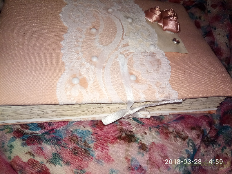 <div style=margin-left:10px><h1>Блокнот в винтажном стиле</h1><p><a href="/catalog/kancelyarskie-tovary/">Канцелярські товари</a> » <a href="/catalog/kancelyarskie-tovary/bloknoty/">Блокноти</a></p><i class="fa fa-map-marker"></i> Днепропетровская область, Кривой Рог<br /><br /><div class="socdata"><script src="//yastatic.net/es5-shims/0.0.2/es5-shims.min.js"></script>
                                            <script src="//yastatic.net/share2/share.js"></script>
                                            <div class="ya-share2" data-services="facebook,gplus,twitter,lj,viber,whatsapp,skype" data-counter=""></div></div>