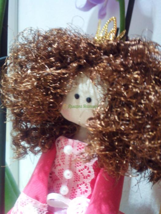 <div style=margin-left:10px><h1>Интерьерная кукла</h1><p><a href="/catalog/igrushki/">Iграшки</a> » <a href="/catalog/igrushki/kukly/">Кукли</a></p><i class="fa fa-map-marker"></i> Кировоградская область, Кировоград<br /><br /><div class="socdata"><script src="//yastatic.net/es5-shims/0.0.2/es5-shims.min.js"></script>
                                            <script src="//yastatic.net/share2/share.js"></script>
                                            <div class="ya-share2" data-services="facebook,gplus,twitter,lj,viber,whatsapp,skype" data-counter=""></div></div>