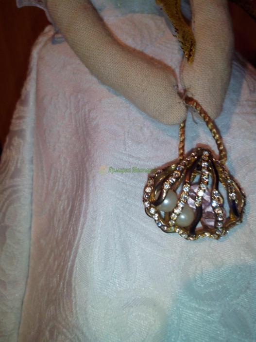 <div style=margin-left:10px><h1>Интерьерная кукла</h1><p><a href="/catalog/igrushki/">Iграшки</a> » <a href="/catalog/igrushki/kukly/">Кукли</a></p><i class="fa fa-map-marker"></i> Кировоградская область, Кировоград<br /><br /><div class="socdata"><script src="//yastatic.net/es5-shims/0.0.2/es5-shims.min.js"></script>
                                            <script src="//yastatic.net/share2/share.js"></script>
                                            <div class="ya-share2" data-services="facebook,gplus,twitter,lj,viber,whatsapp,skype" data-counter=""></div></div>