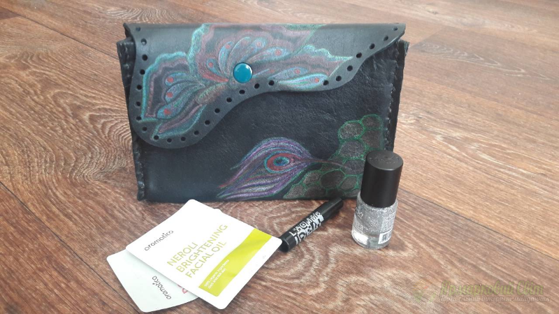 <div style=margin-left:10px><h1>косметичка </h1><p><a href="/catalog/ukrasheniya/">Прикраси</a> » <a href="/catalog/ukrasheniya/aksessuary/">Аксесуари</a></p><i class="fa fa-map-marker"></i> Днепропетровская область, Днепропетровск<br /><br /><div class="socdata"><script src="//yastatic.net/es5-shims/0.0.2/es5-shims.min.js"></script>
                                            <script src="//yastatic.net/share2/share.js"></script>
                                            <div class="ya-share2" data-services="facebook,gplus,twitter,lj,viber,whatsapp,skype" data-counter=""></div></div>