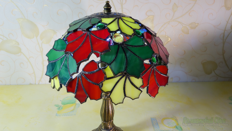 <div style=margin-left:10px><h1>Лампа настольная. Витраж Тиффани.</h1><p><a href="/catalog/dekor/">Декор</a> » <a href="/catalog/dekor/drugoe/">Iнше</a></p><i class="fa fa-map-marker"></i> Закарпатская область, Мукачево<br /><br /><div class="socdata"><script src="//yastatic.net/es5-shims/0.0.2/es5-shims.min.js"></script>
                                            <script src="//yastatic.net/share2/share.js"></script>
                                            <div class="ya-share2" data-services="facebook,gplus,twitter,lj,viber,whatsapp,skype" data-counter=""></div></div>