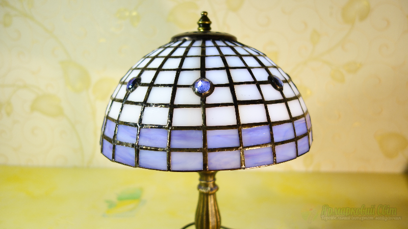 <div style=margin-left:10px><h1>Лампа настольная. Витраж Тиффани.</h1><p><a href="/catalog/dekor/">Декор</a> » <a href="/catalog/dekor/drugoe/">Iнше</a></p><i class="fa fa-map-marker"></i> Закарпатская область, Мукачево<br /><br /><div class="socdata"><script src="//yastatic.net/es5-shims/0.0.2/es5-shims.min.js"></script>
                                            <script src="//yastatic.net/share2/share.js"></script>
                                            <div class="ya-share2" data-services="facebook,gplus,twitter,lj,viber,whatsapp,skype" data-counter=""></div></div>