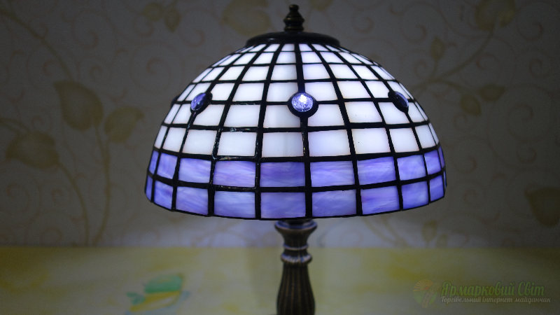 <div style=margin-left:10px><h1>Лампа настольная. Витраж Тиффани.</h1><p><a href="/catalog/dekor/">Декор</a> » <a href="/catalog/dekor/drugoe/">Iнше</a></p><i class="fa fa-map-marker"></i> Закарпатская область, Мукачево<br /><br /><div class="socdata"><script src="//yastatic.net/es5-shims/0.0.2/es5-shims.min.js"></script>
                                            <script src="//yastatic.net/share2/share.js"></script>
                                            <div class="ya-share2" data-services="facebook,gplus,twitter,lj,viber,whatsapp,skype" data-counter=""></div></div>