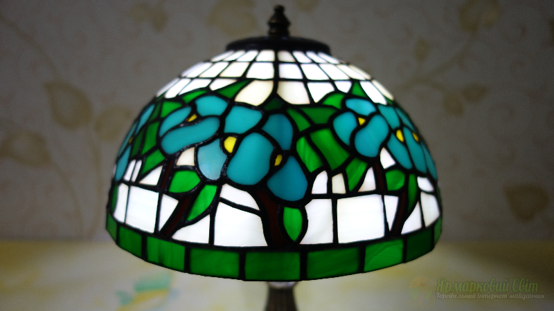<div style=margin-left:10px><h1>Лампа настольная. Витраж Тиффани.</h1><p><a href="/catalog/dekor/">Декор</a> » <a href="/catalog/dekor/drugoe/">Iнше</a></p><i class="fa fa-map-marker"></i> Закарпатская область, Мукачево<br /><br /><div class="socdata"><script src="//yastatic.net/es5-shims/0.0.2/es5-shims.min.js"></script>
                                            <script src="//yastatic.net/share2/share.js"></script>
                                            <div class="ya-share2" data-services="facebook,gplus,twitter,lj,viber,whatsapp,skype" data-counter=""></div></div>