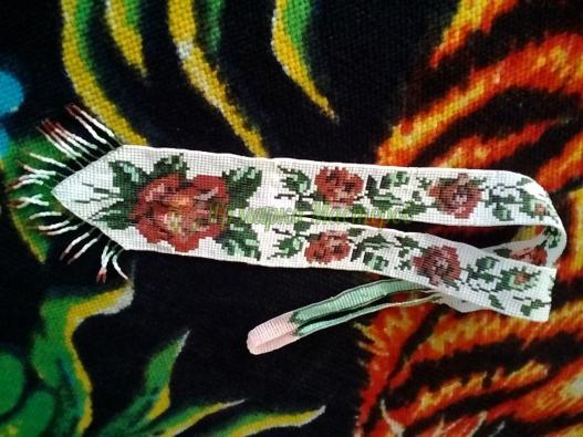 <div style=margin-left:10px><h1>Гердан с розами</h1><p><a href="/catalog/bijuteriya/">Біжутерія</a> » <a href="/catalog/bijuteriya/kole--ojerele/">Кольє, намисто</a></p><i class="fa fa-map-marker"></i> Донецкая область, Мариуполь<br /><br /><div class="socdata"><script src="//yastatic.net/es5-shims/0.0.2/es5-shims.min.js"></script>
                                            <script src="//yastatic.net/share2/share.js"></script>
                                            <div class="ya-share2" data-services="facebook,gplus,twitter,lj,viber,whatsapp,skype" data-counter=""></div></div>